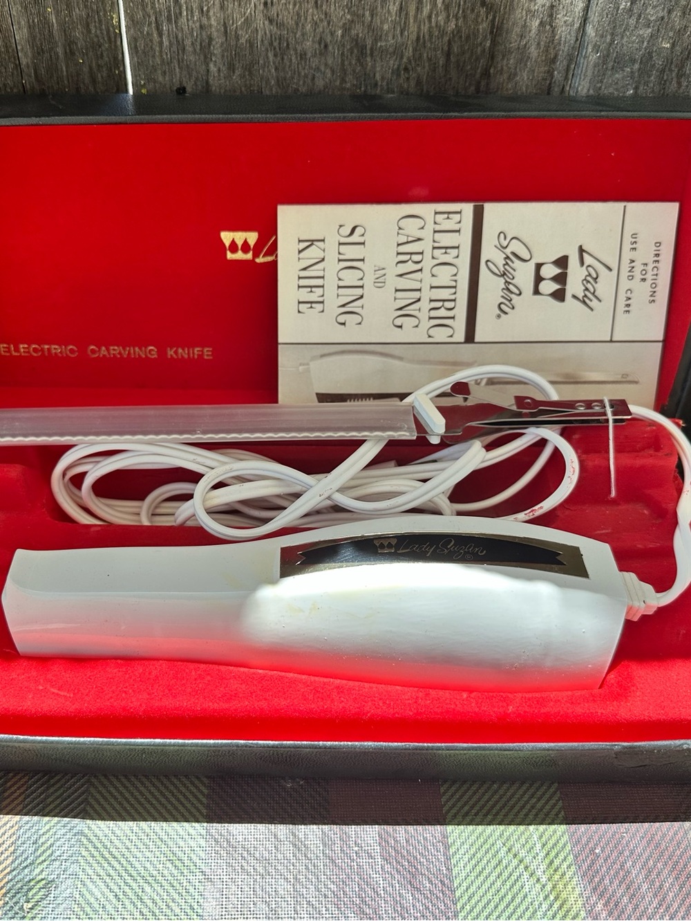 Lady Suzan Electric Carving & Slicing Knife - White